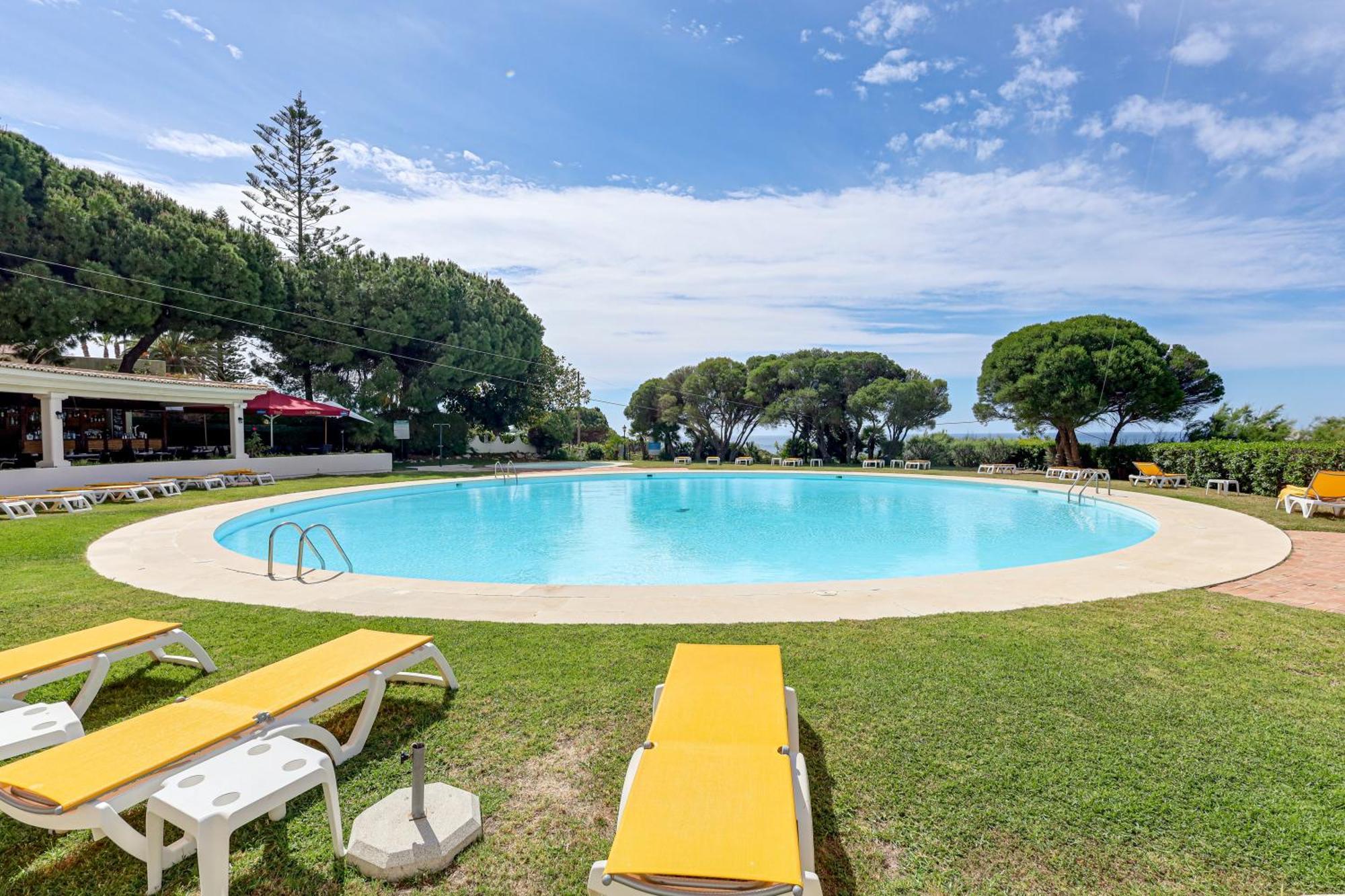 Apartment With 2 Bedrooms, 2M To The Beach Armação de Pêra Dış mekan fotoğraf