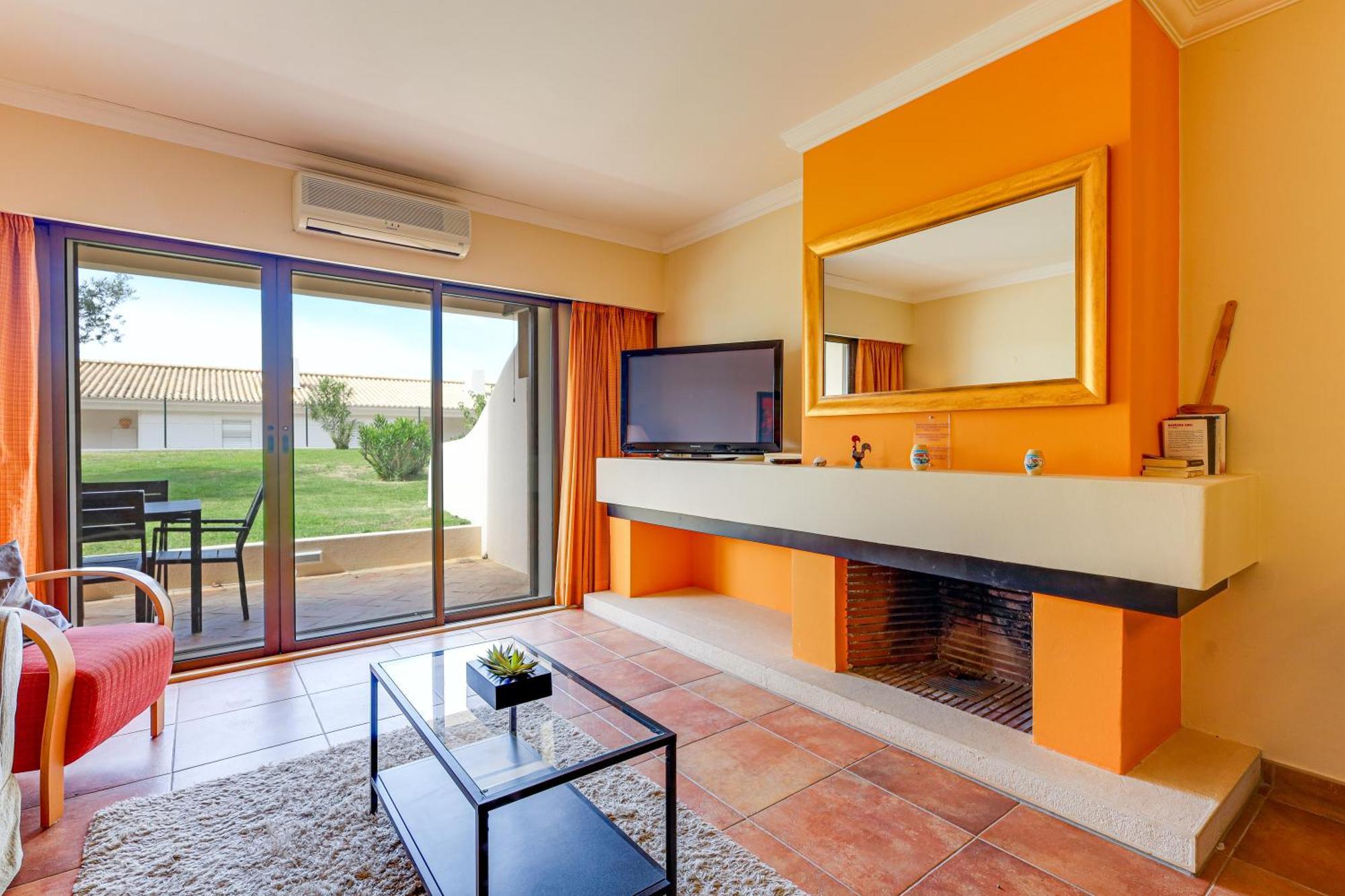 Apartment With 2 Bedrooms, 2M To The Beach Armação de Pêra Dış mekan fotoğraf