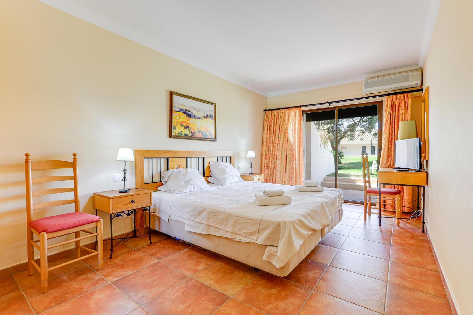 Apartment With 2 Bedrooms, 2M To The Beach Armação de Pêra Dış mekan fotoğraf